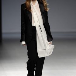 Traje de pantalón de la colección otoño/invierno 2014/2015 de Ángel Schlesser en Madrid Fashion Week