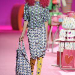 Falda y camiseta de la colección otoño/invierno 2014/2015 de Agatha Ruiz de la Prada en Madrid Fashion Week