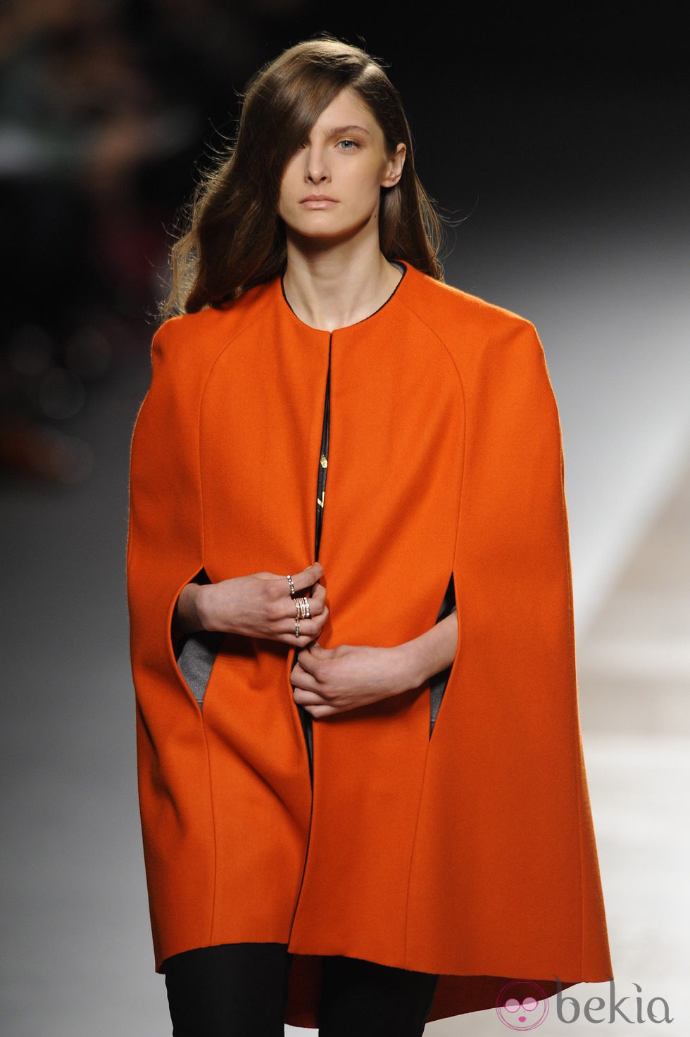 Abrigo oversized de la colección otoño/invierno 2014/2015 de Juanjo Oliva en Madrid Fashion Week