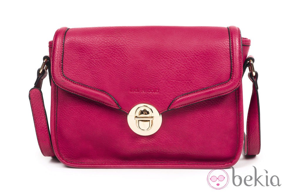 Bolso rojo con solapa de la colección primavera/verano 2014 de Indi&Cold