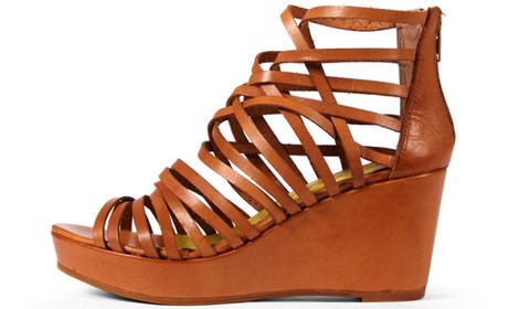 Sandalia camel de cuero de la colección primavera/verano 2014 de Sixtyseven