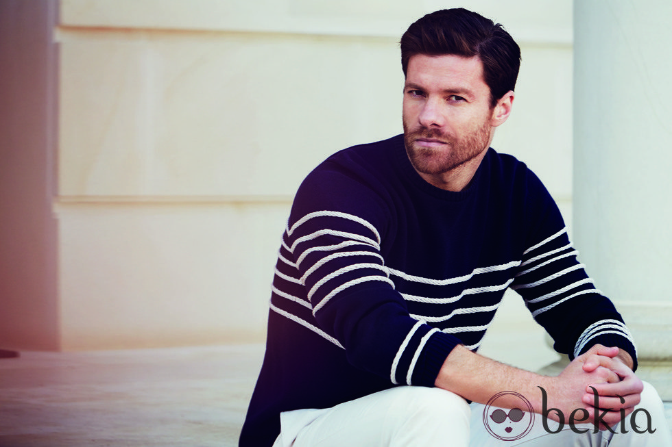 Xabi Alonso posando como imagen de la colección primavera/verano 2014 de Emidio Tucci