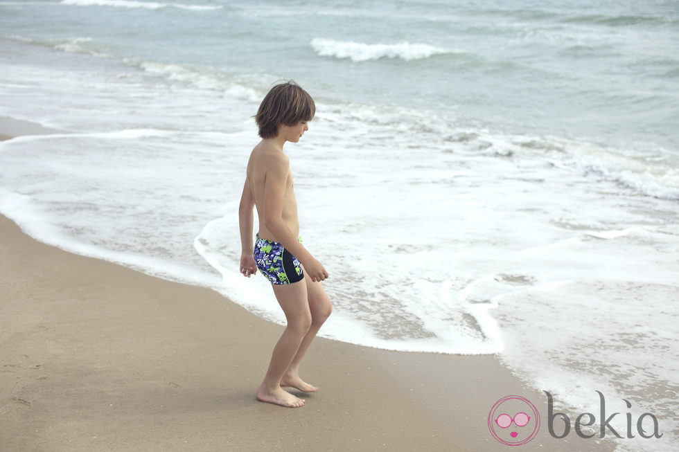 Bañador de niño con estampado de calaveras de la colección para verano 2014 de Dolores Cortés