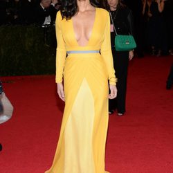 Olivia Munn con un vestido de Diane Von Furstenberg en la Gala Met 2014