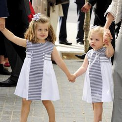 Las Infantas Sofía y Leonor en la comunión de sus primos Pablo y Juan