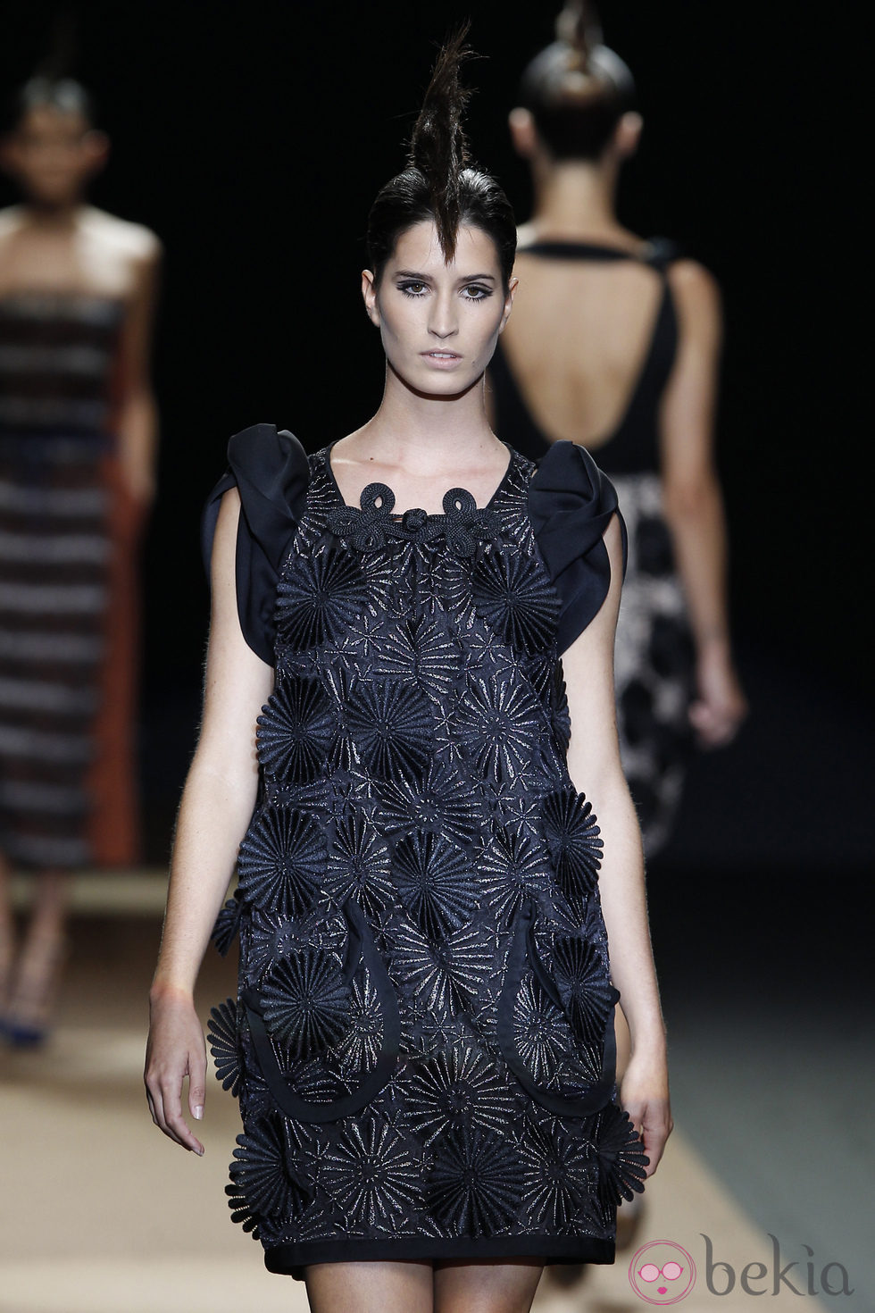 Vestido negro con estampado floral de Miguel Palacio, colección primavera de 2012