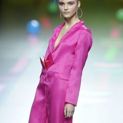 Traje fucsia de la colección primavera 2012 de Ágatha Ruiz de la Prada en Cibeles