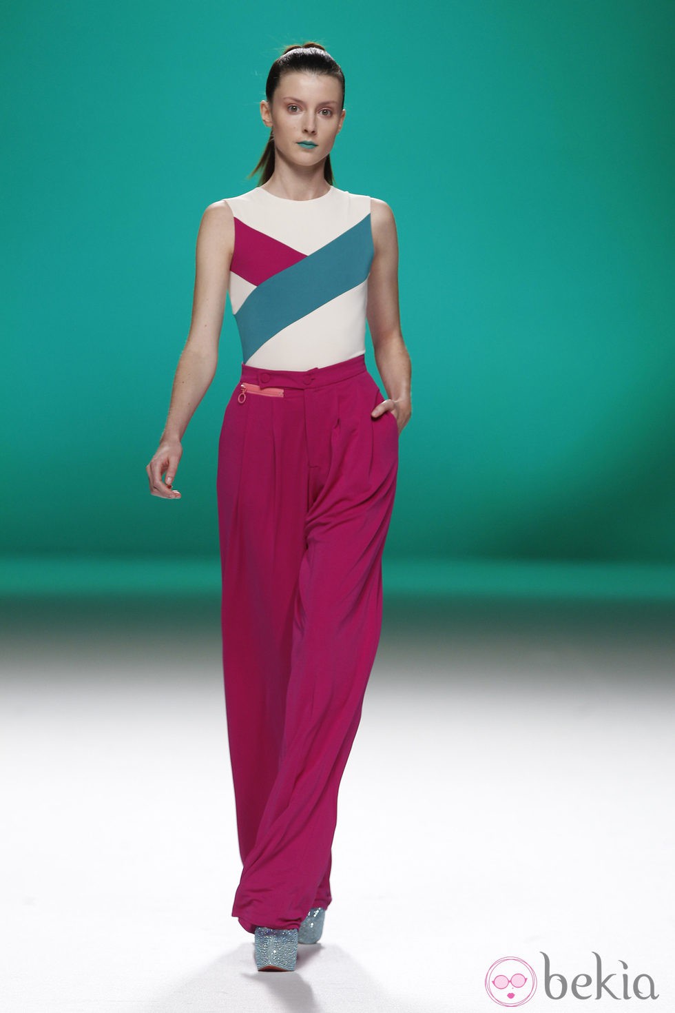 Pantalón palazzo fucsia de Davidelfín, colección primavera 2012