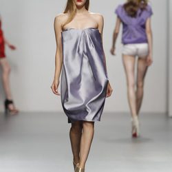 Vestido de noche de Amaya Arzuaga en Cibeles, colección primavera de 2012