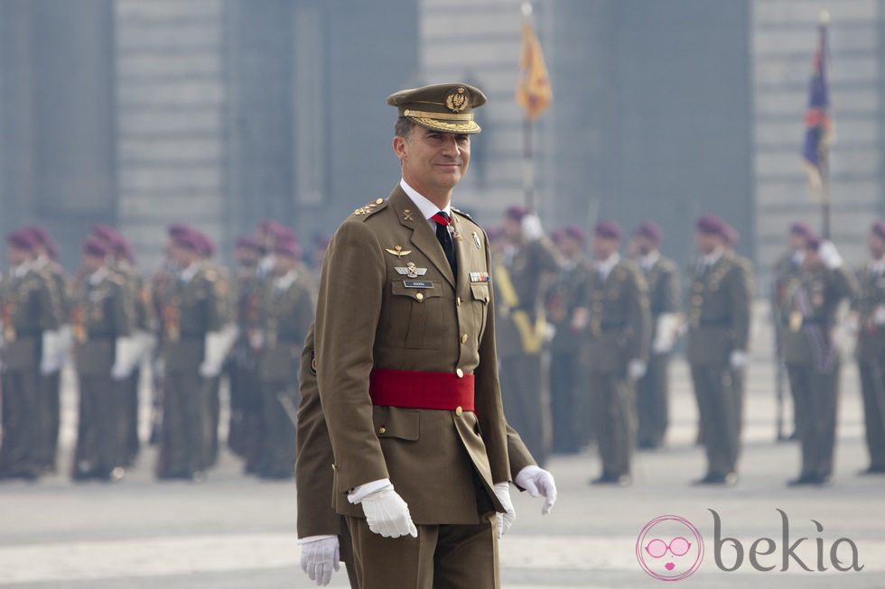 El rey Felipe VI vestido con el traje oficial de las Fuerzas Armadas