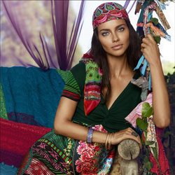 Adriana Lima presenta la colección para la temporada otoño/invierno 2014 de Desigual