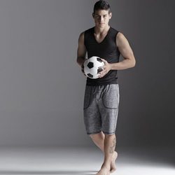 James Rodríguez, de futbolista a modelo de Bronzini Black