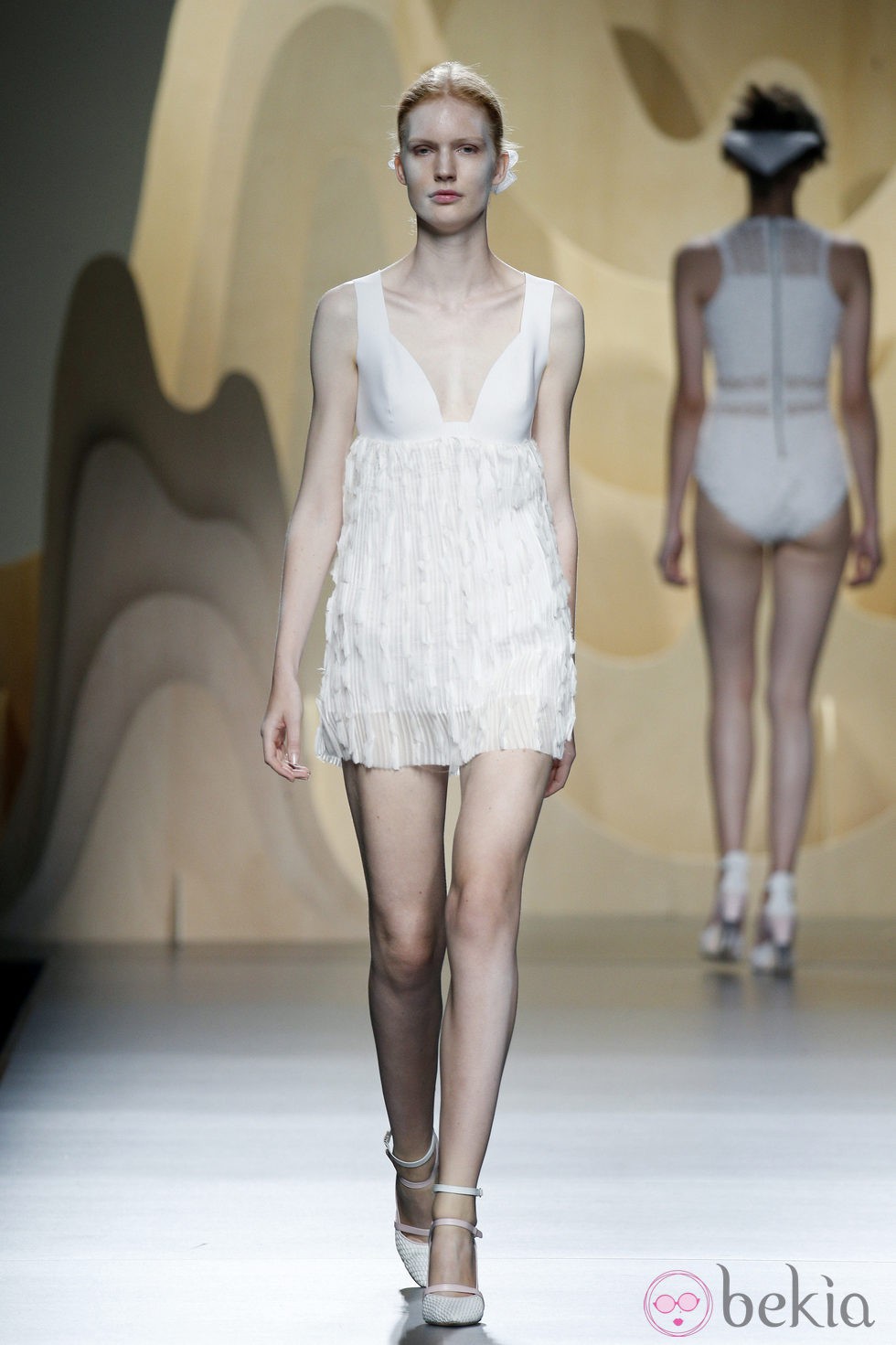 Vestido blanco de Ana Locking en Madrid Fashion Week primavera/verano 2015