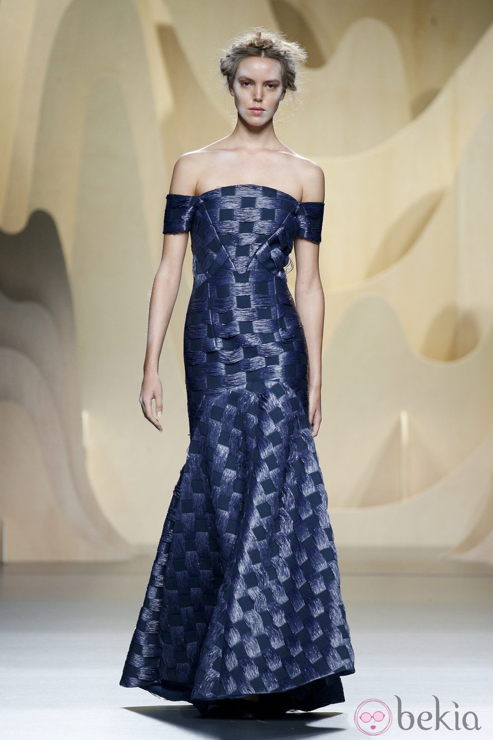 Vestido azul de Ana Locking en Madrid Fashion Week primavera/verano 2015