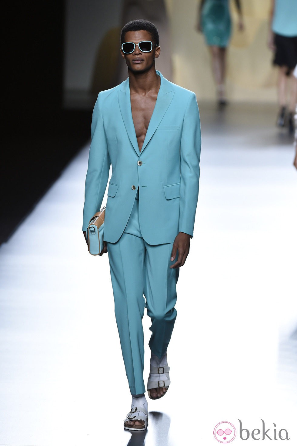 Traje de hombre azul de Ana Locking en Madrid Fashion Week primavera/verano 2015