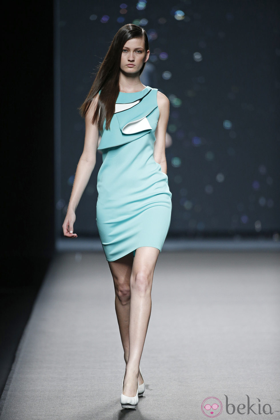 Vestido azul cielo de AA de Amaya Arzuaga primavera/verano 2015 en Madrid Fashion Week