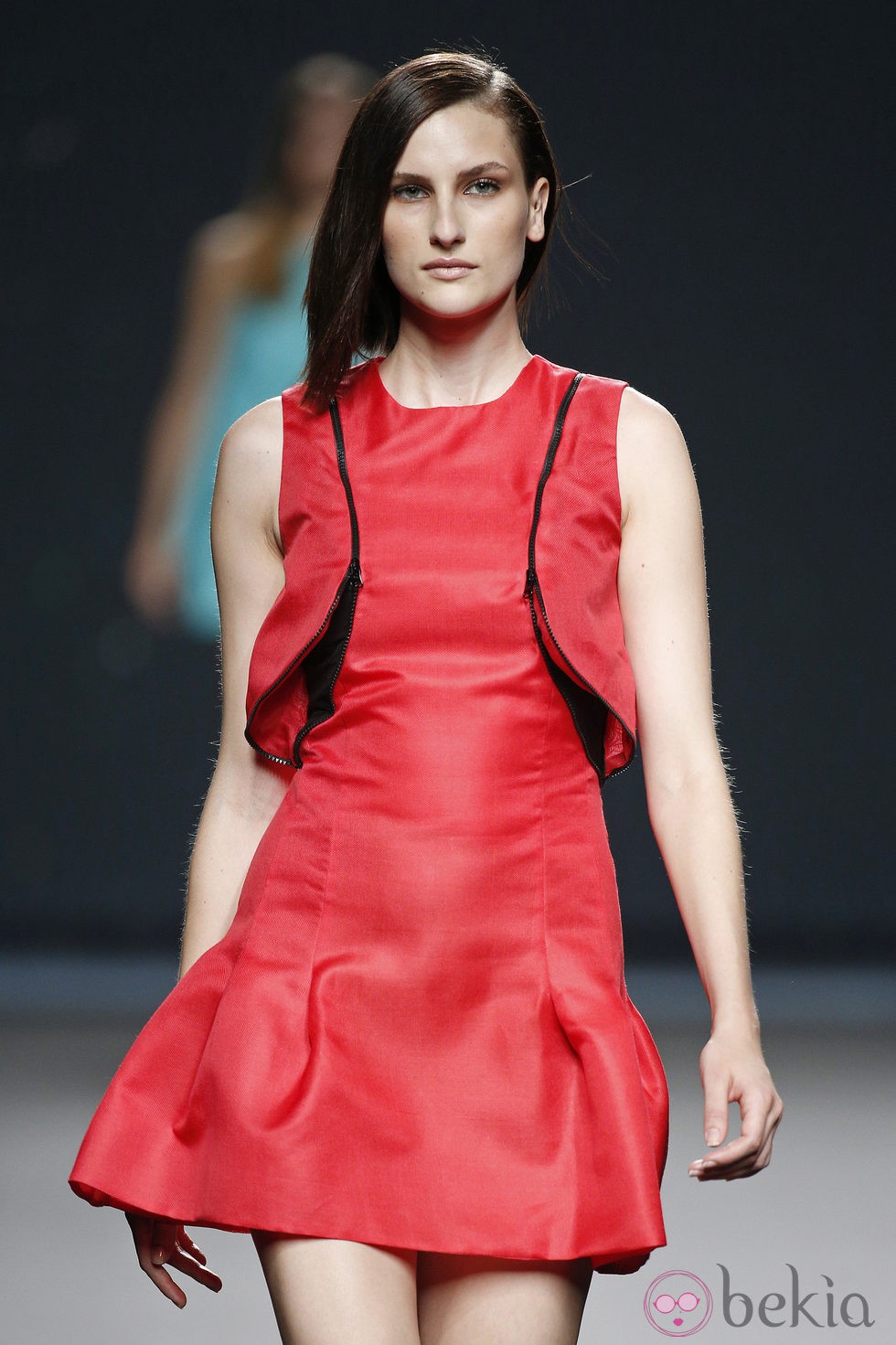 Vestido rojo con volumen de AA de Amaya Arzuaga primavera/verano 2015 en Madrid Fashion Week