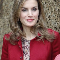 La Reina Letizia con la melena suelta en su viaje a Portugal