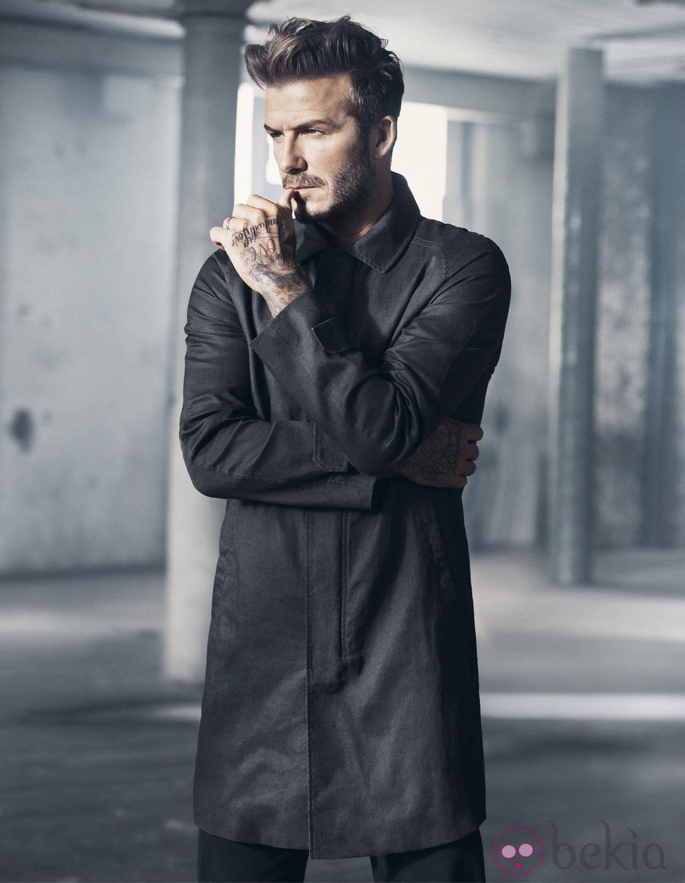 David Beckham con un abrigo de su colección Essentials primavera 2015