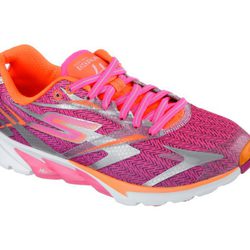 Zapatillas fucsia GoRun 4 de la firma Skechers