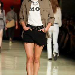 Alba Galocha con un conjunto de Mango en el desfile de la 080 Barcelona Fashion 2015