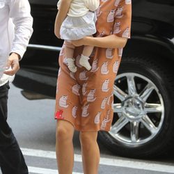 Victoria Beckham, con estampado de gatos, y Harper Seven