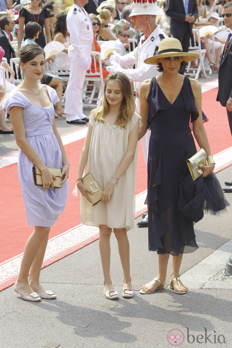 Las hijas de la modelo Ines de la Fressange con manoletinas de Roger Vivier