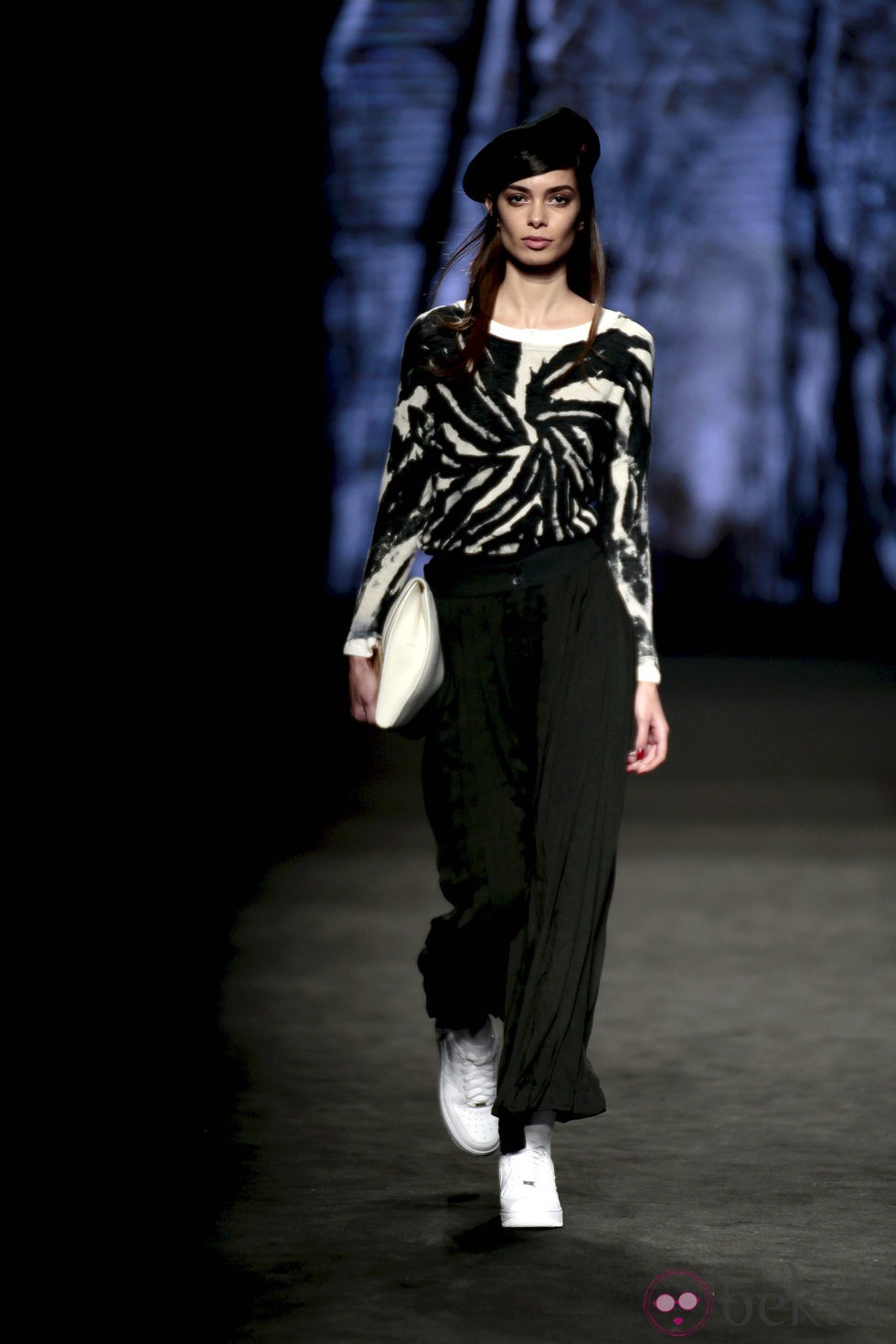 Pantalón de pierna ancha y jersey de TCN en el desfile de la 080 Barcelona Fashion 2015