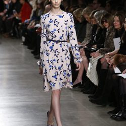 Vestido con flores de la colección otoño/invierno 2015/2015 de Oscar de la Renta en Nueva York Fashion Week