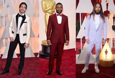 Jared Leto con un esmoquin azul pastel en la alfombra roja de los Oscar 2015