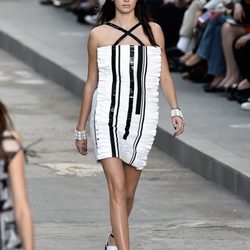 Kendall Jenner con un vestido de Chanel en la Semana de la Moda de París primavera/veramo 2015