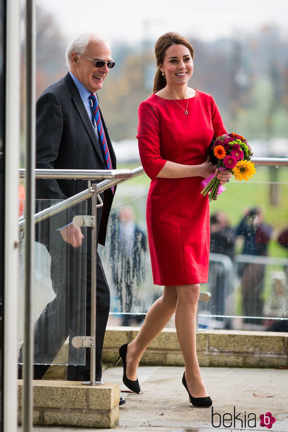 Kate Middleton con vestido rojo de Catherine Walker