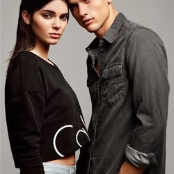 Kendall Jenner posando con la colección 2015 de Calvin Klein Jeans