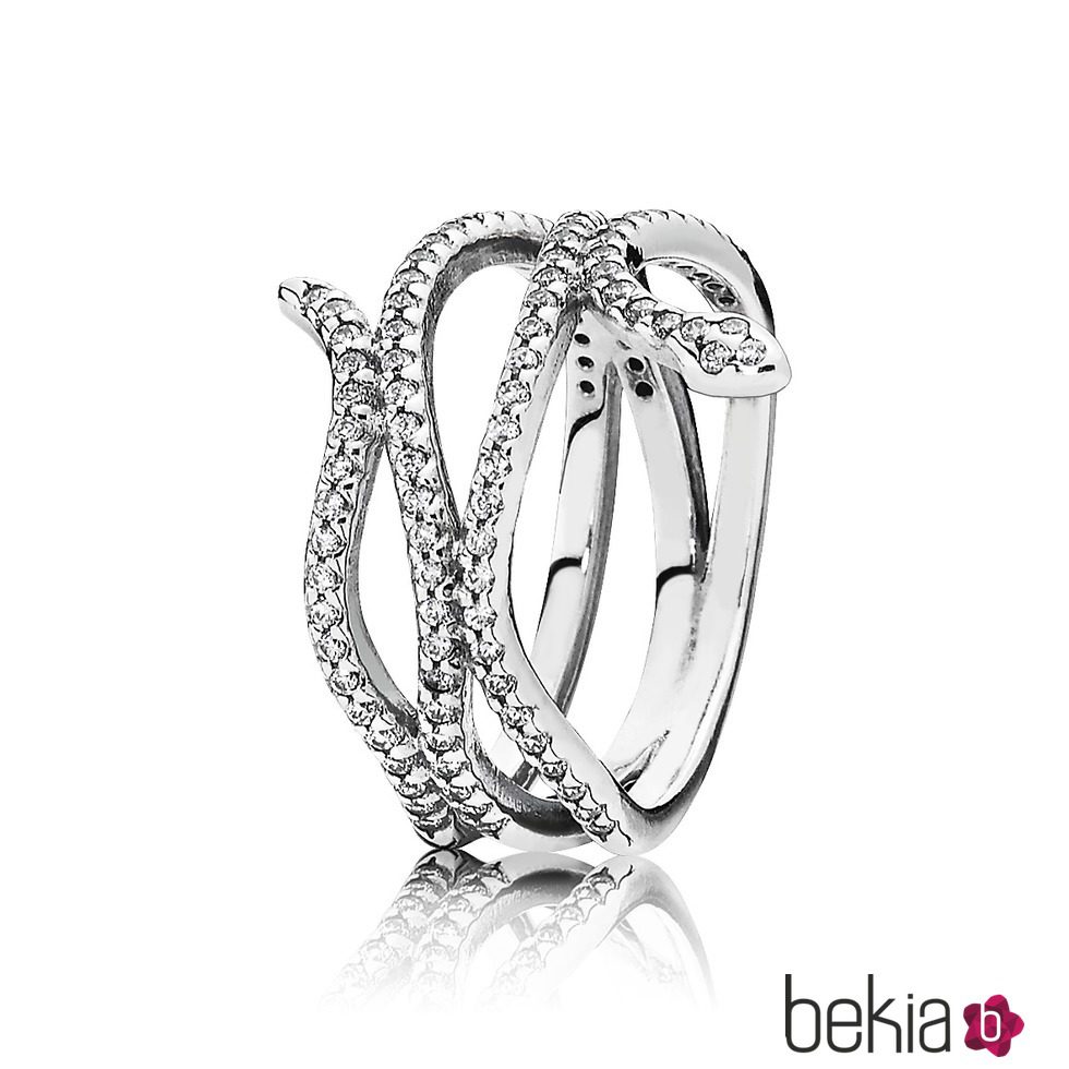 Anillo con forma de serpiente y brillantes de la colección de verano 2015 de Pandora