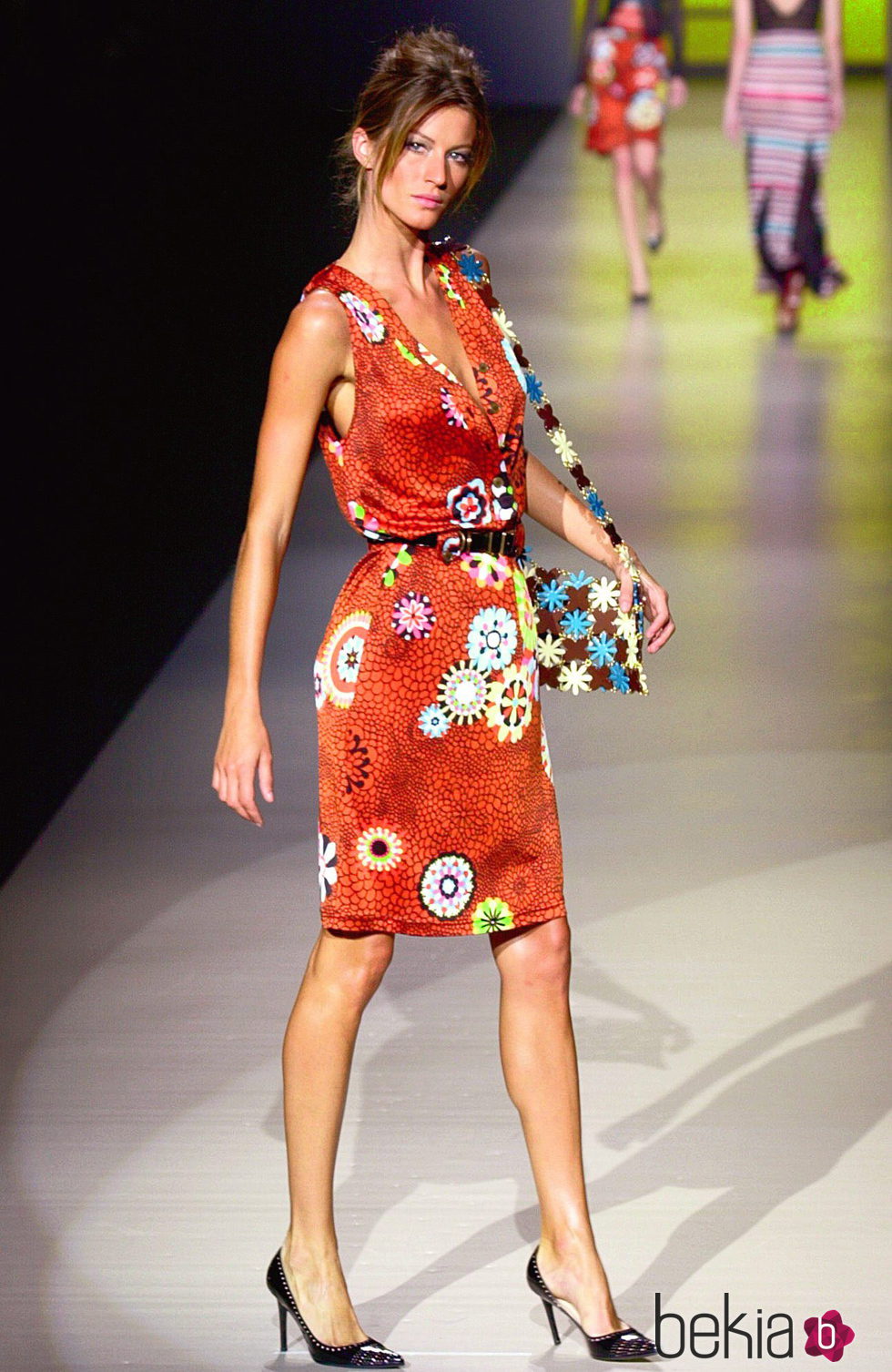 Gisele Bundchen desfilando para Missoni en Milan Fashion Week primavera/verano 2003