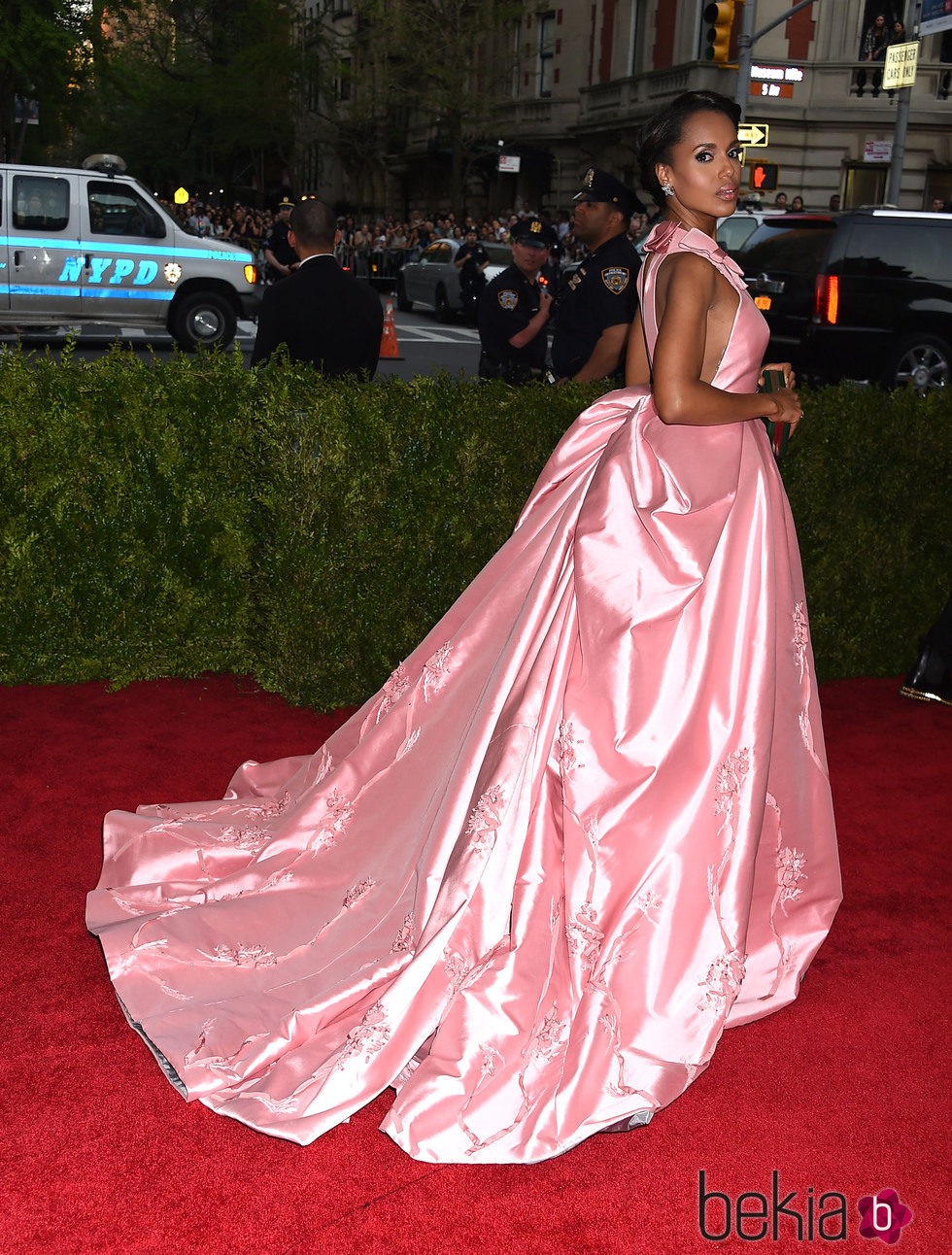 Kerry Washinton con un vestido de Prada en la Gala del Met 2015