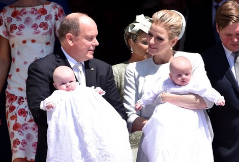 El Príncipe Jacques y la Princesa Gabriella con trajes de Dior en su bautizo