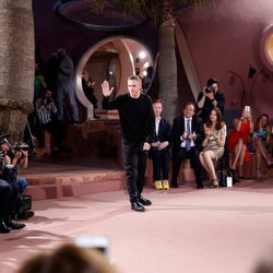 Raf Simons en el desfile Crucero 2015 de Dior