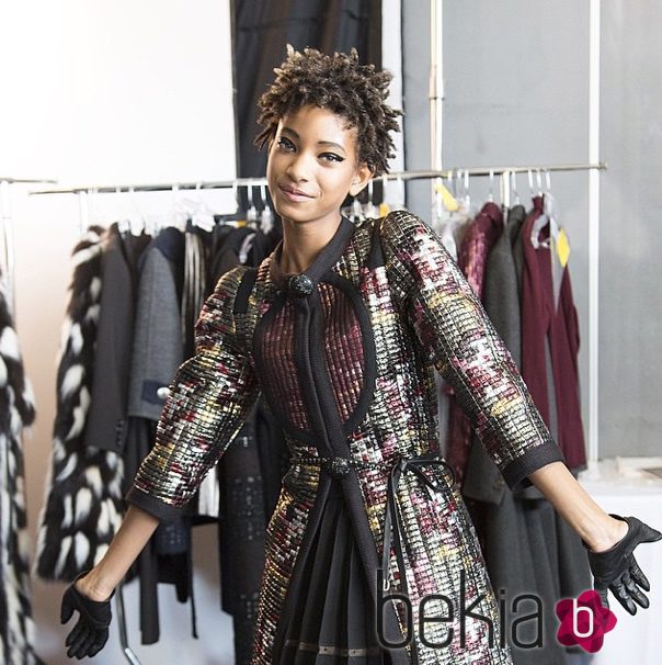 Willow Smith entre bastidores durante la sesión fotográfica de Marc Jacobs