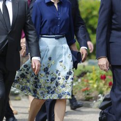 La Reina Letizia con una falda de estampada de Carolina Herrera en Honduras