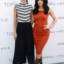 Kendall y Kylie Jenner presentando su colección 'Kendall+Kylie' para Topshop