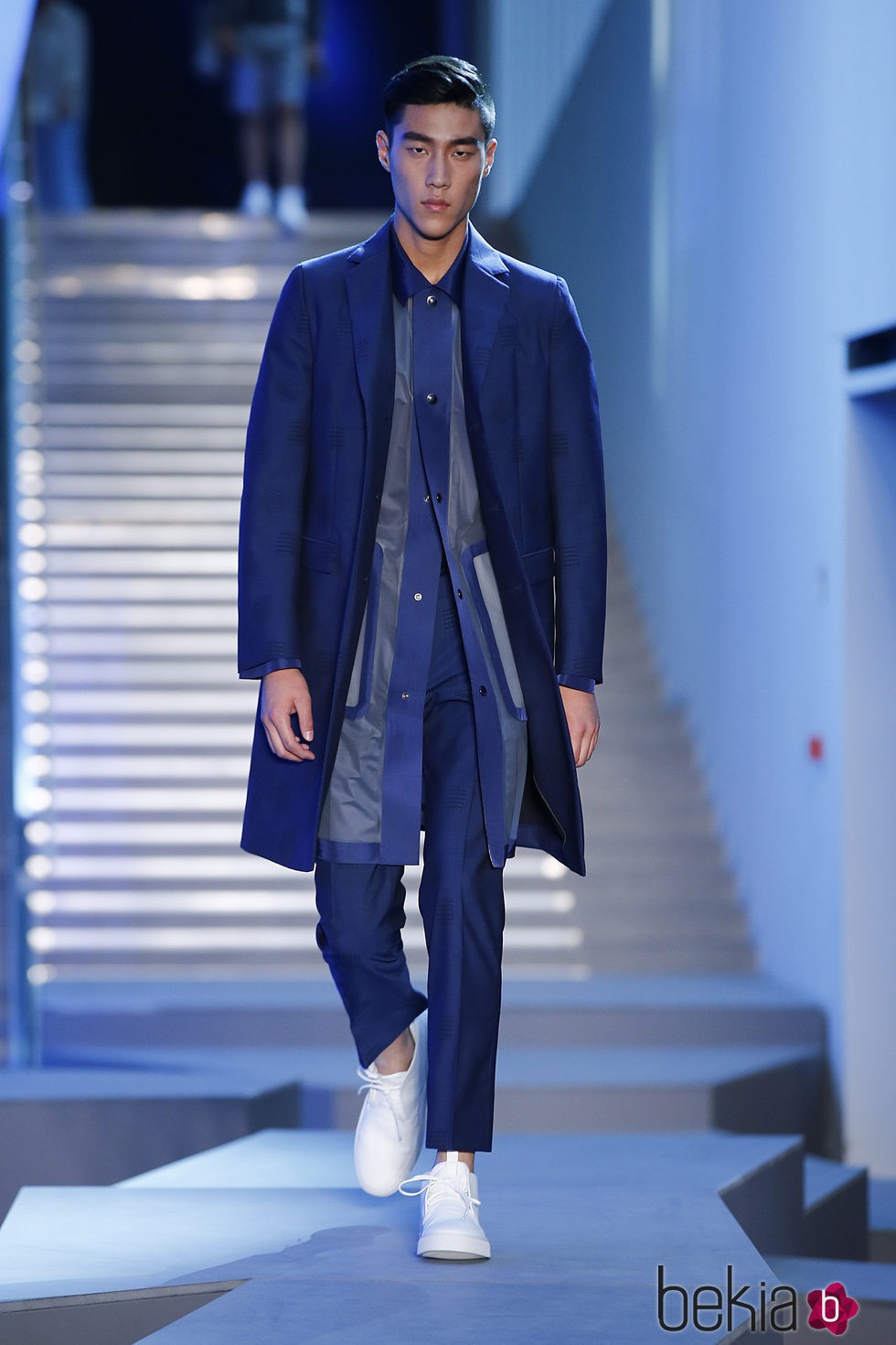 Traje azul con abrigo azul de la colección primavera/verano 2016 de Z Zegna