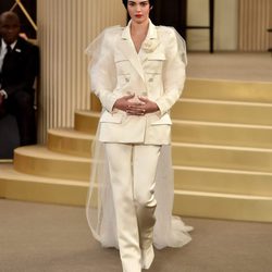 Kendall Jenner en el desfile de la colección de Alta Costura otoño/invierno 2015/2016 de Chanel