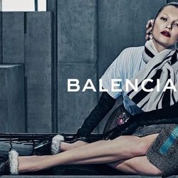 Lara Stone y Kate Moss en la campaña otoño/invierno 2015/2016 de Balenciaga