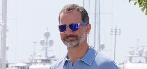 El Rey Felipe con gafas de sol polarizadas en las regatas de Mallorca