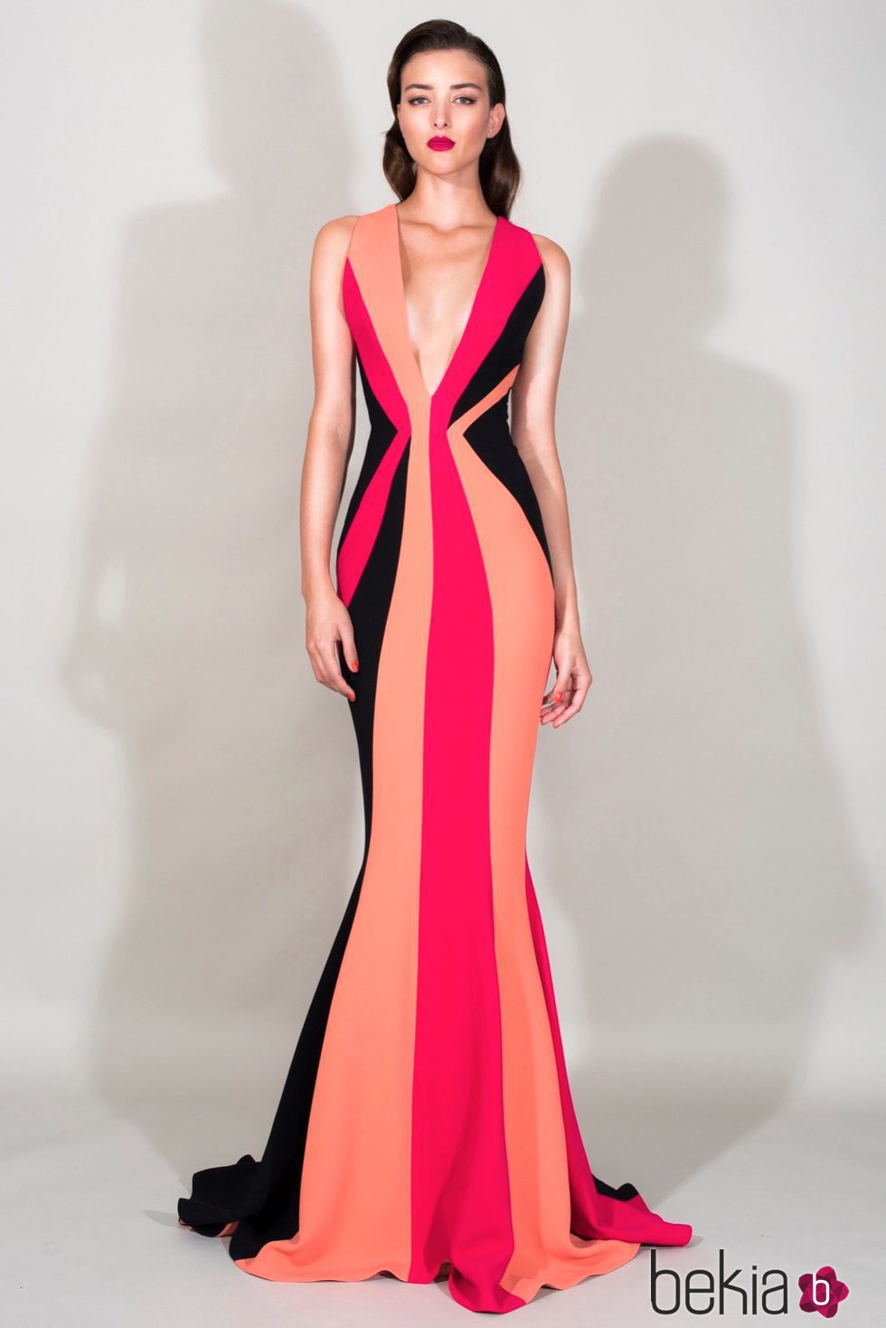 Vestido largo con escote pico multicolor de la Colección Resort 2016 de Zuhair Murad