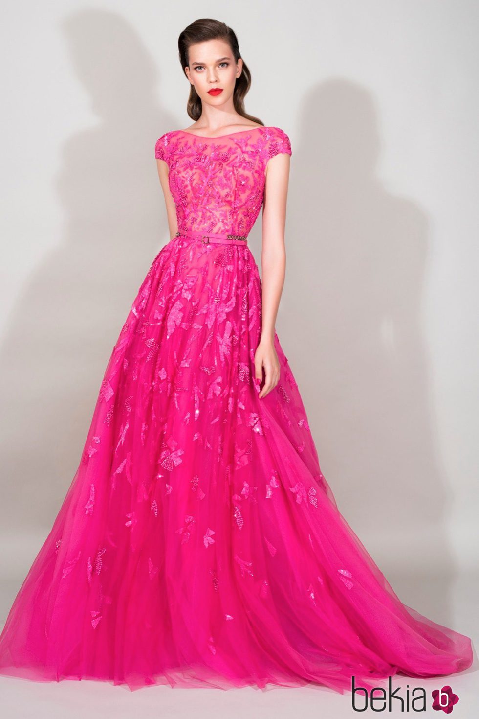 Vestido largo rosa con pedrería de la Colección Resort 2016 de Zuhair Murad