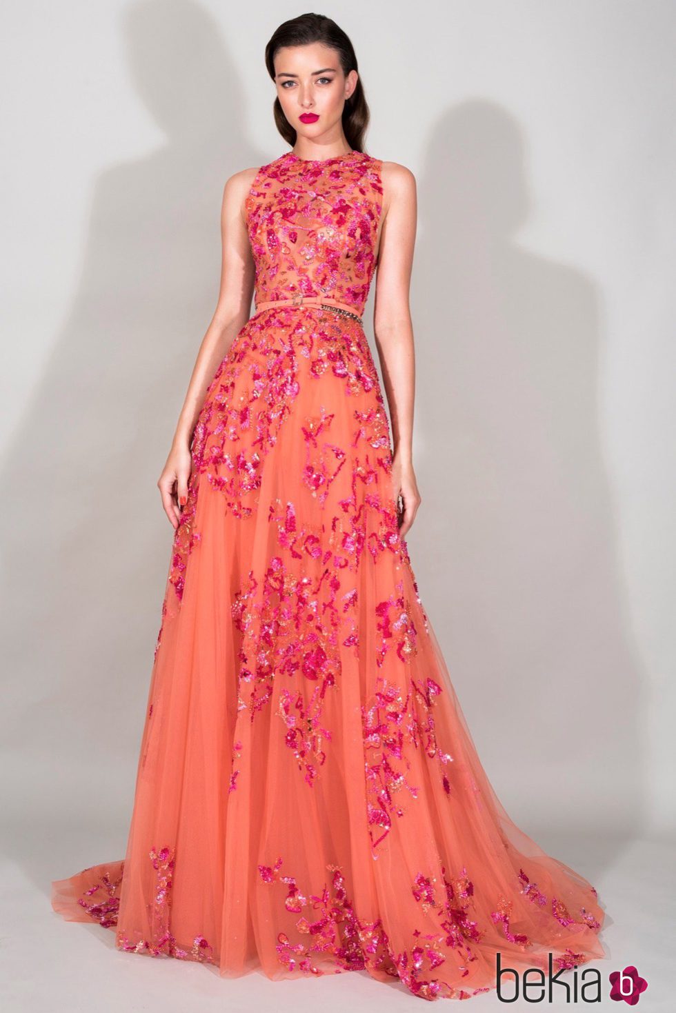 Vestido naranja con detalles en fucsia de la Colección Resort 2016 de Zuhair Murad