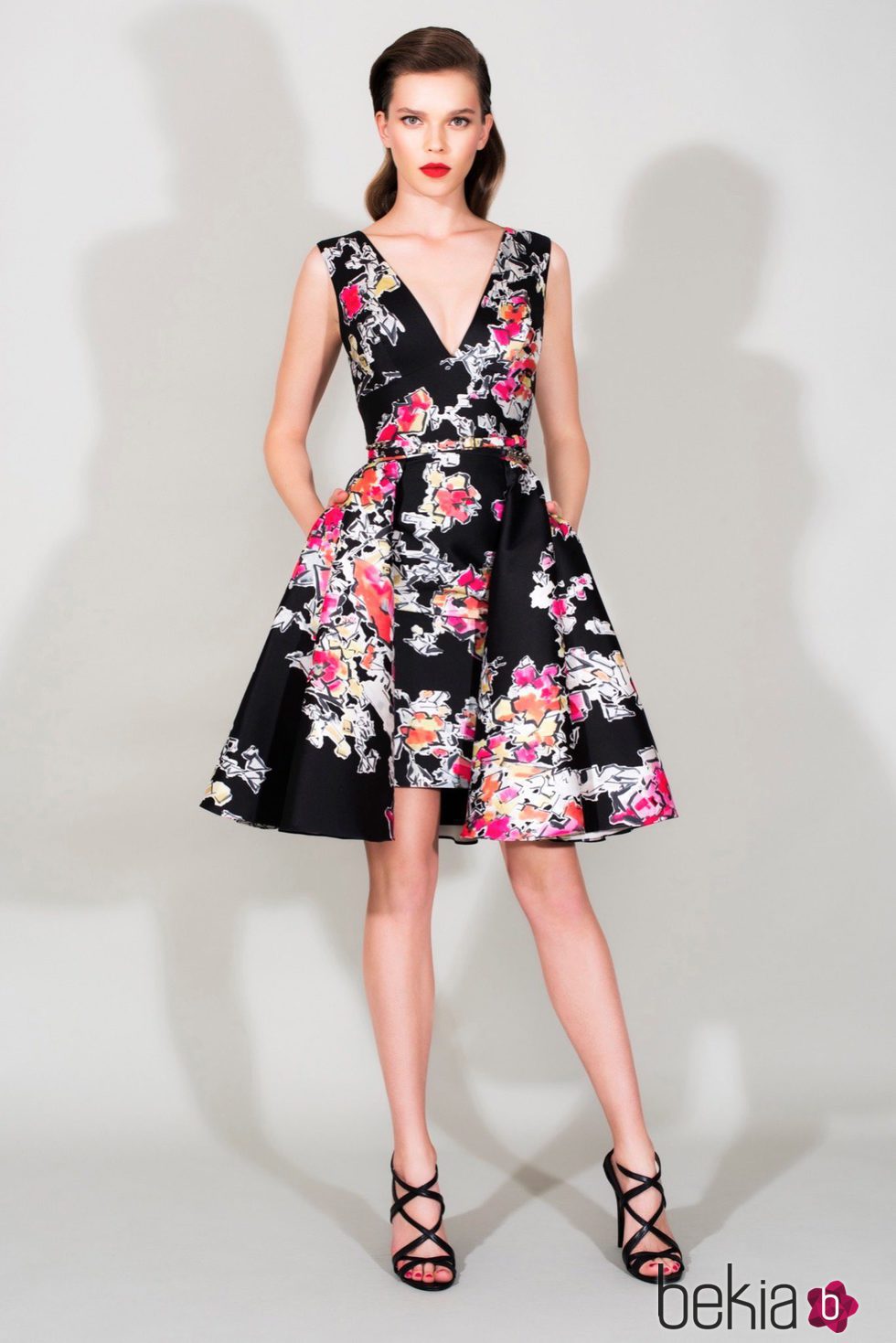 Vestido corto con estampado de flores de la Colección Resort 2016 de Zuhair Murad