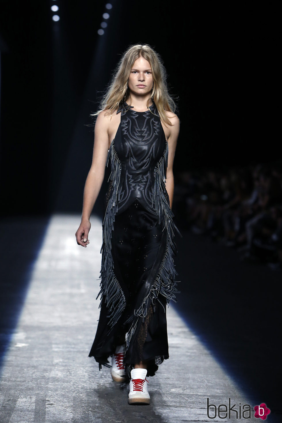 Vestido largo de flecos colección primavera/verano 2016 de Alexander Wang en Nueva York Fashion Week